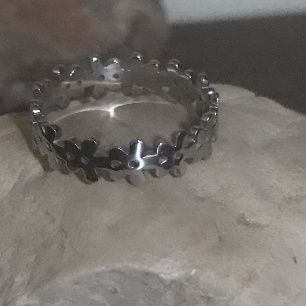 Retro Silver Daisy Chain Ring Size 6